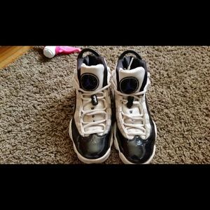 JORDANS | SIZE 4.5Y