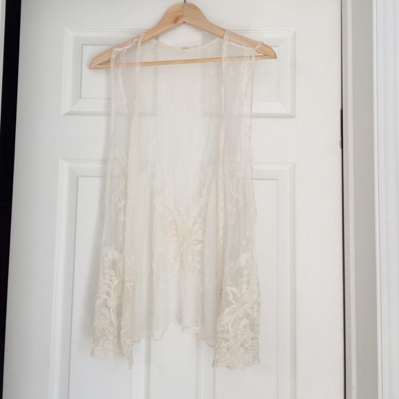 Flowy lace vest