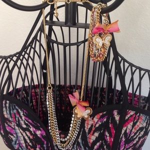 Juicy necklace and bracelet.