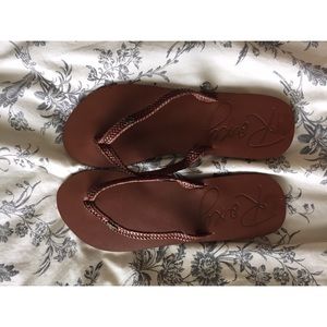 NWOT Brown leather flip flops