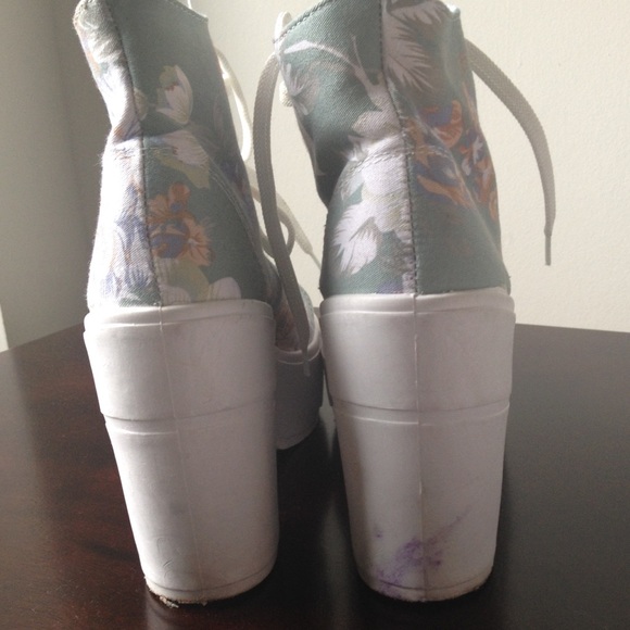 Floral sneaker heels - Picture 3 of 3