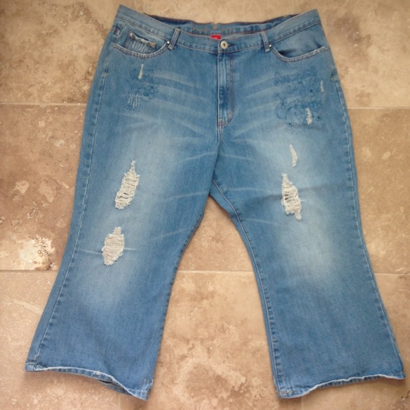 Cute distressed light denim capris