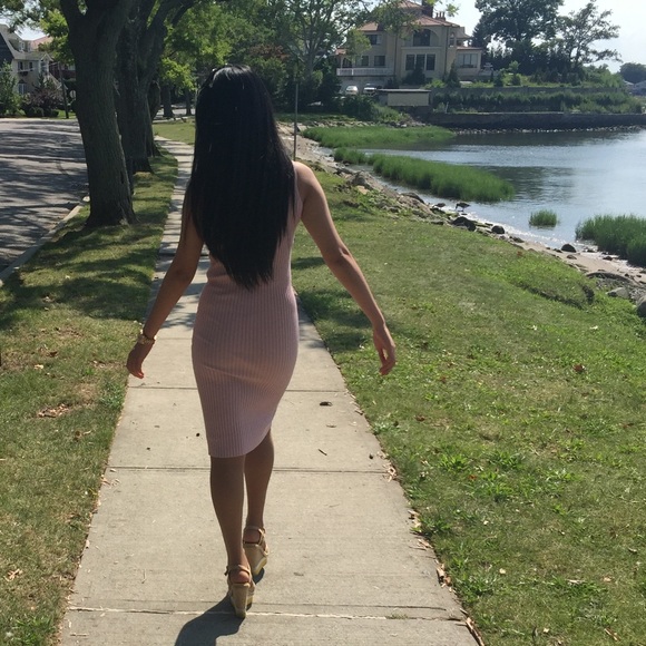 🆕 Gorgeous Pink Blush Knit Midi Dress - Picture 2 of 2