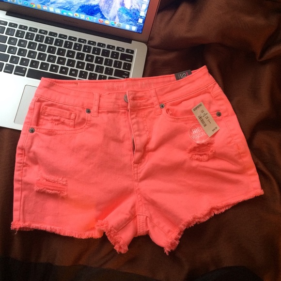 High waisted shorty-shorts