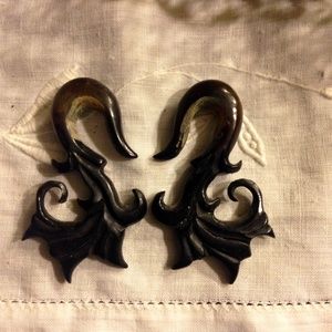 00 Carved Horn Hanger Plugs