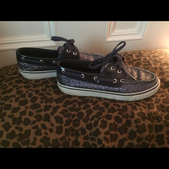 Sperrys 😱💕 - Picture 2 of 4