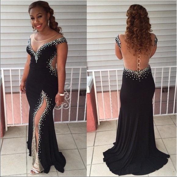 Prom dress. Black with mesh. Beautiful jewels
