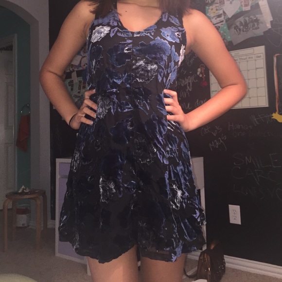 black and navy velvet floral BB dakota dress NWT!!