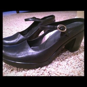 Dansko size 38 (8) Mary Janes