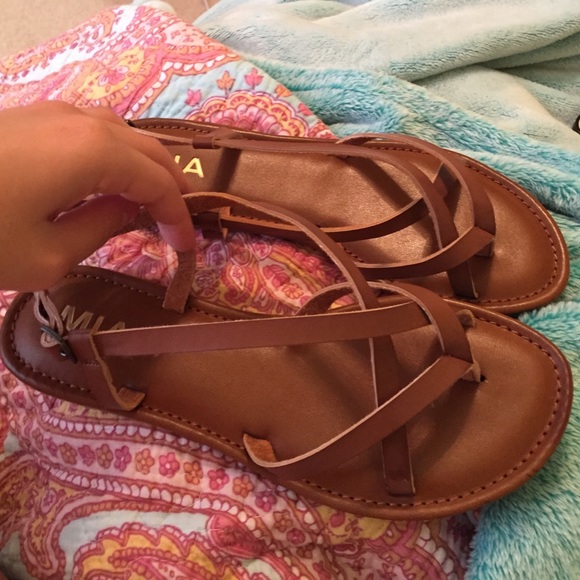 BRAND NEW SANDALS !!!