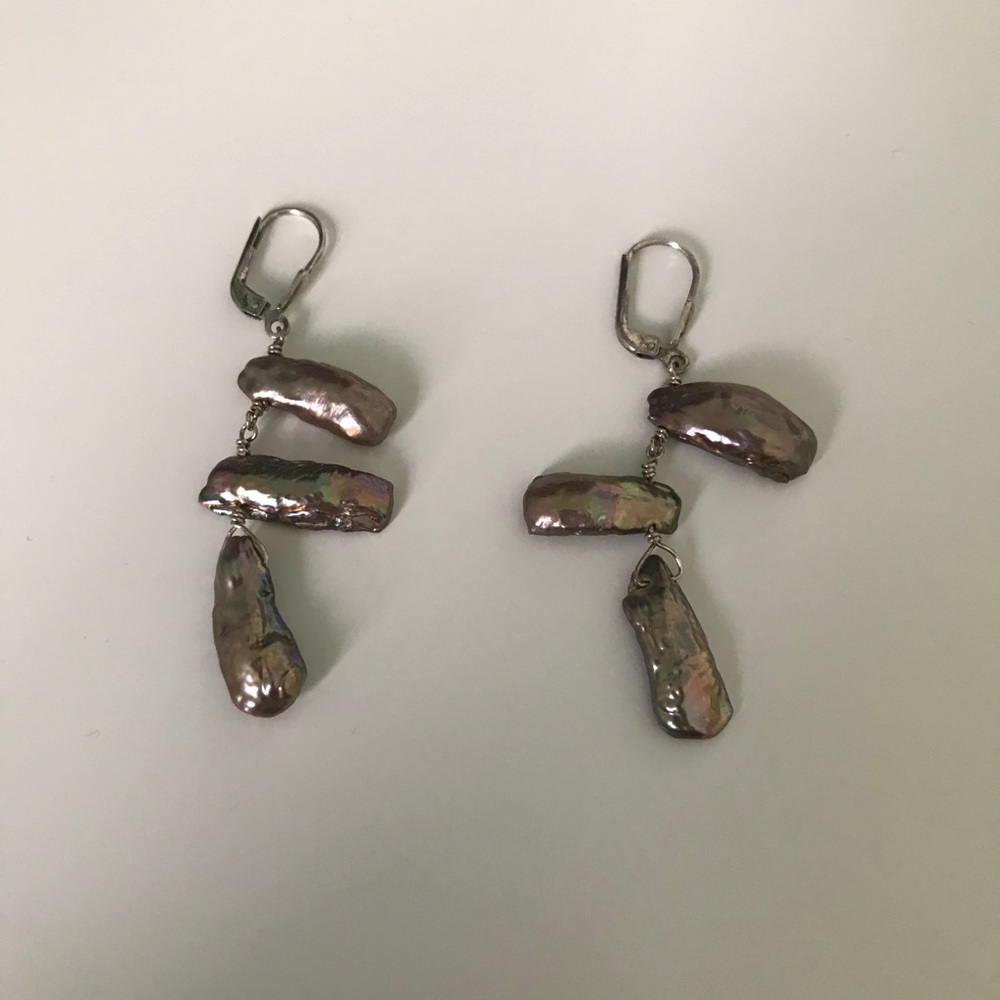Gorgeous mother of silver and dark pearl earrings - Picture 1 of 7