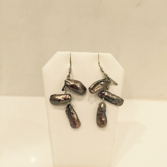 Gorgeous mother of silver and dark pearl earrings - Picture 4 of 7