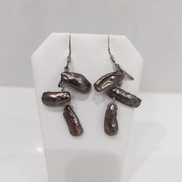 Gorgeous mother of silver and dark pearl earrings - Picture 3 of 7