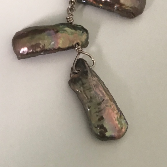 Gorgeous mother of silver and dark pearl earrings - Picture 6 of 7