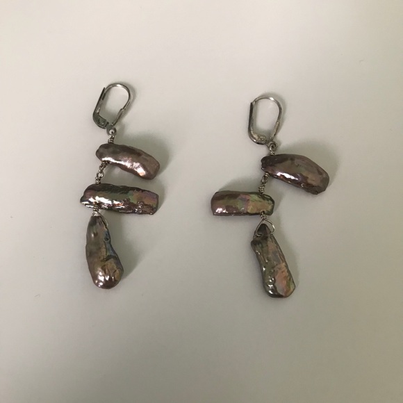 Gorgeous mother of silver and dark pearl earrings - Picture 7 of 7