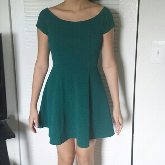 flattering green dress SMALL! ♡
