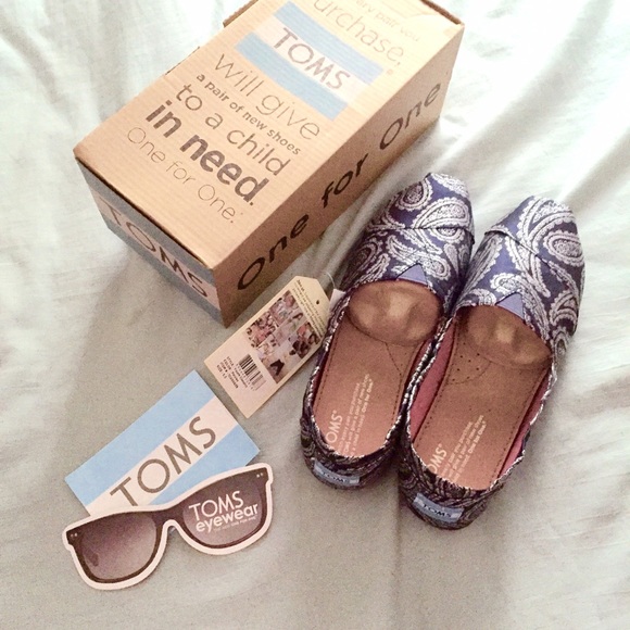 TOMS Shoes - Toms NWT classic paisley size 5.5 youth flats