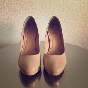 Nude Round Toe Pumps By Delicious