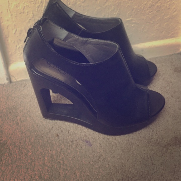 Carlos Santa wedges