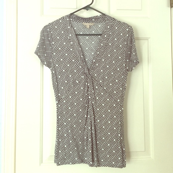 Black and white geometric print top