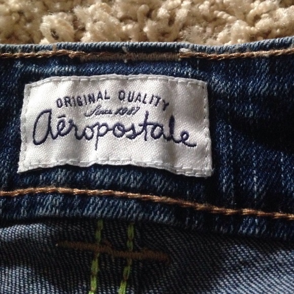 LIGHT WASH RIPPED SHORTS - Picture 3 of 3