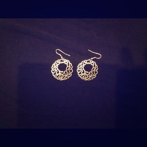 Gold floral pattern earrings