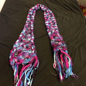 Rocky scarf