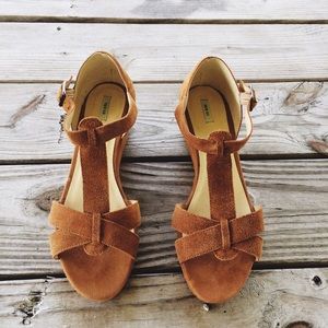 UO cute strap wedges! (Kimchi Blue)