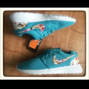 Beautiful bright blue floral Roshe Runs