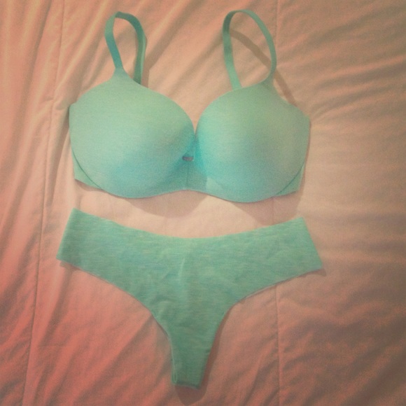 PINK 34DD 'light lift' bra w/ matching panties