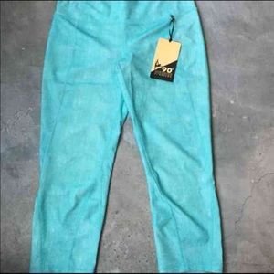 NWT! Turquoise cropped fitness pants!