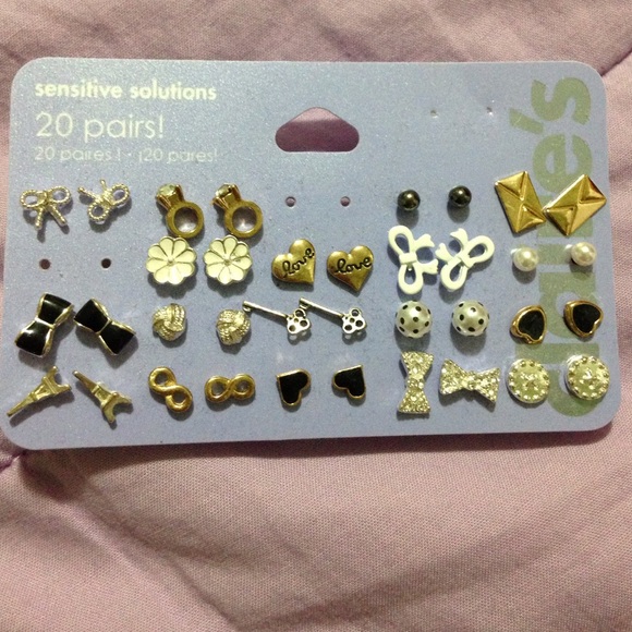Earrings (18 pairs) 🚫HOLD🚫