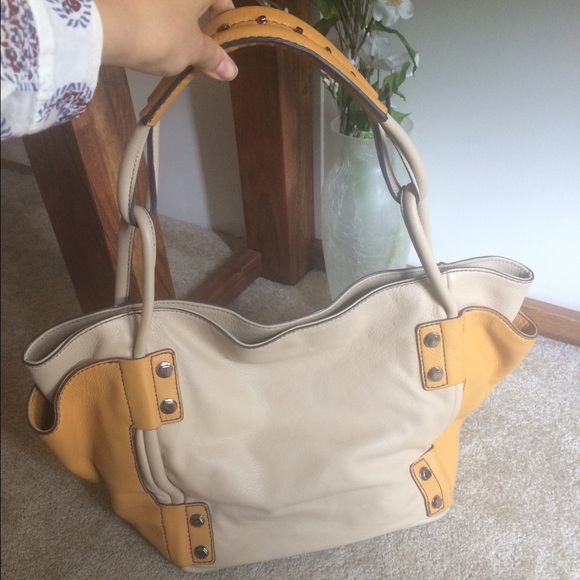 Super cute handbag! 🌾🌴🌼 great 4 Summer