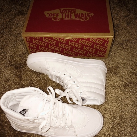 White high top vanz BRAND NEW. Never stepped in