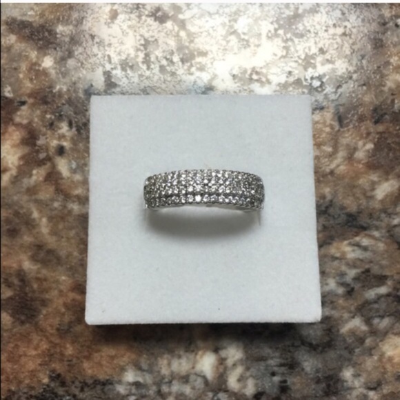 ππ 0.38ct Micro Band Ring - Picture 2 of 4