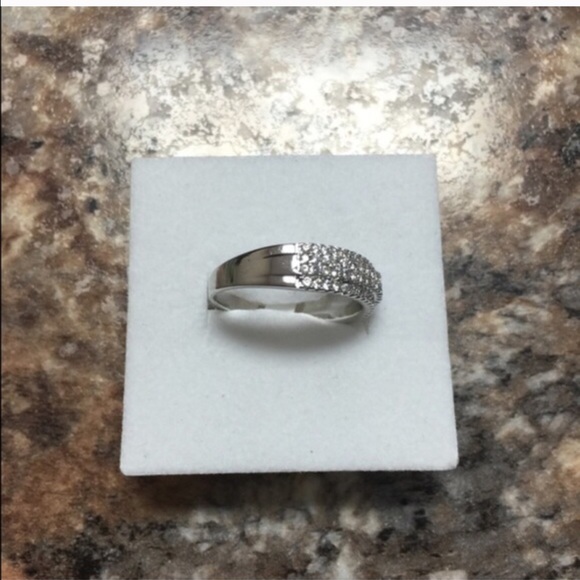 ππ 0.38ct Micro Band Ring - Picture 3 of 4
