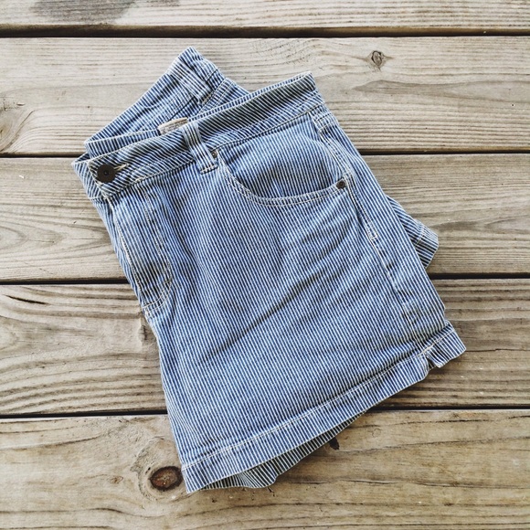 Cute striped shorts!