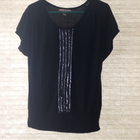 Black shirt.