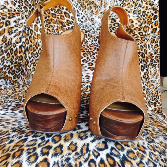 Shoes - Picture 2 of 3