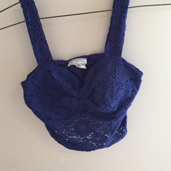 navy blue Body Central lace crop top