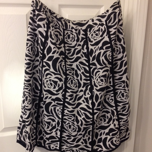 Black & White Knee Length Skirt