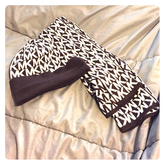 Michael Kors matching beanie & scarf!