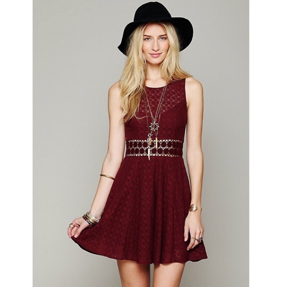 🚫SOLD🚫Maroon Fitted With Daisies Dress
