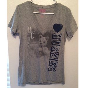SALE ⚠️ PINK UC Huskies Shirt