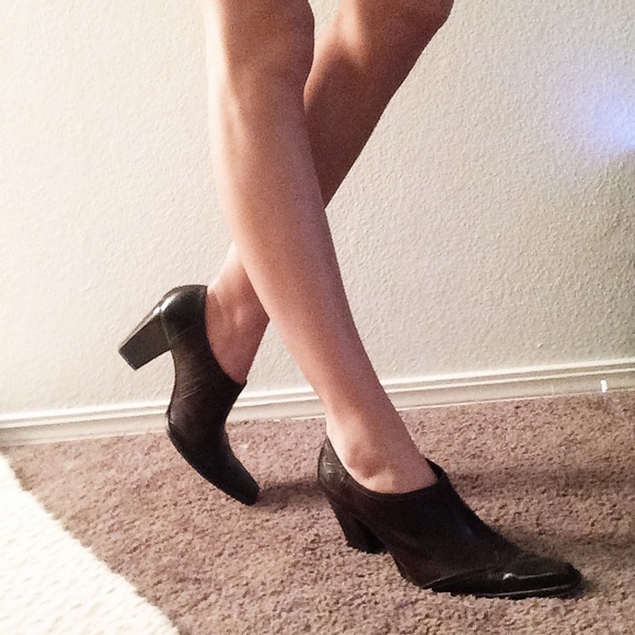 Antonio Melani Brown Leather Ankle Boots