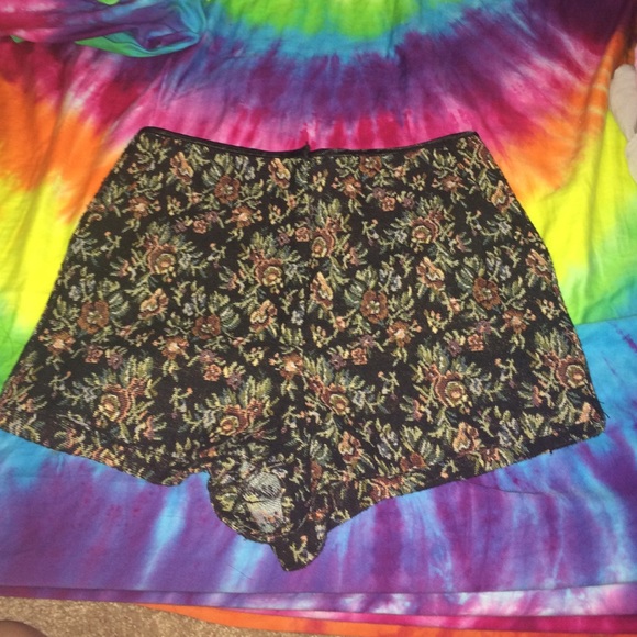 Vintage Floral Print Shorts!