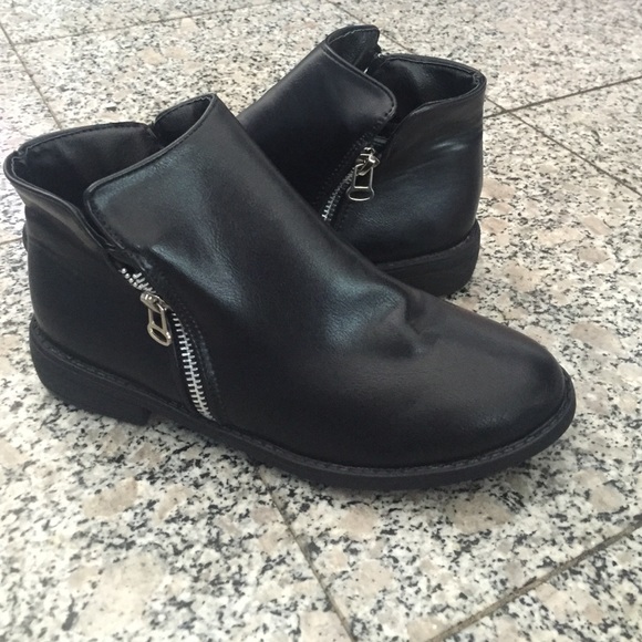 Size 6 black booties