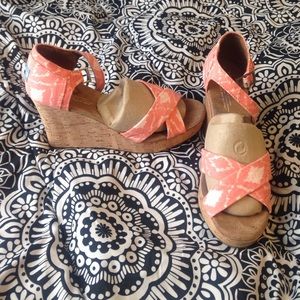 TOMS Tribal Wedges