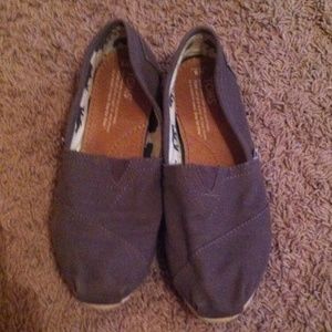 Grey Toms