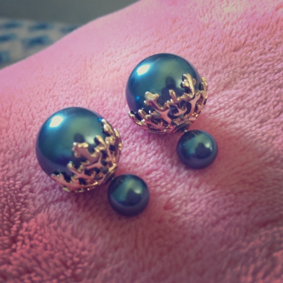 Earing - Picture 1 of 2